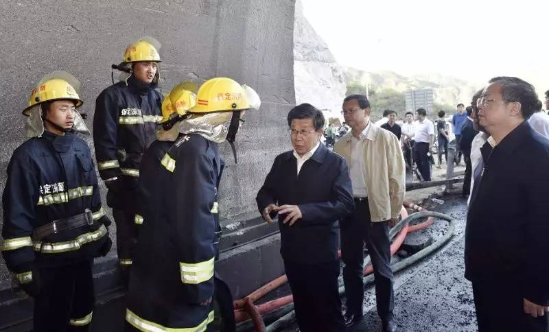 客車(chē)自動(dòng)破窗裝置,遙控自動(dòng)破玻器,破窗器,南冠破玻器