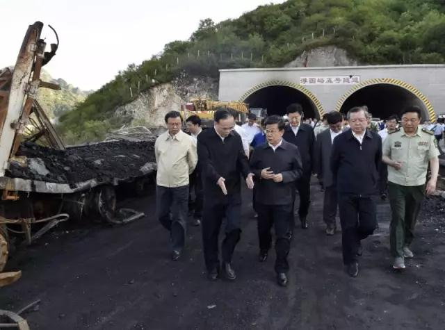 客車(chē)自動(dòng)破窗裝置,遙控自動(dòng)破玻器,破窗器,南冠破玻器